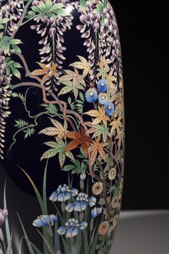 Antiquités - A pair of cloisonné vases depicting a flower garden