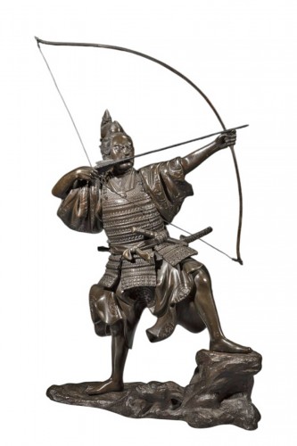 Okimono en bronze représentant un Samouraï avec arc, signé Yoshimitsu