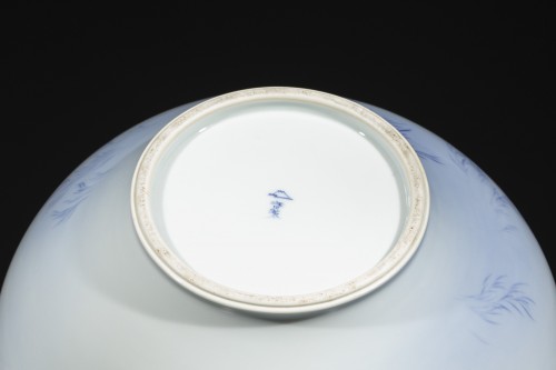 Antiquités - Grand vase globulaire en porcelaine Fukagawa avec carpes koi