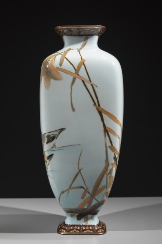  - Vase cloisonné avec une paire de canards le long d’un cours d’eau