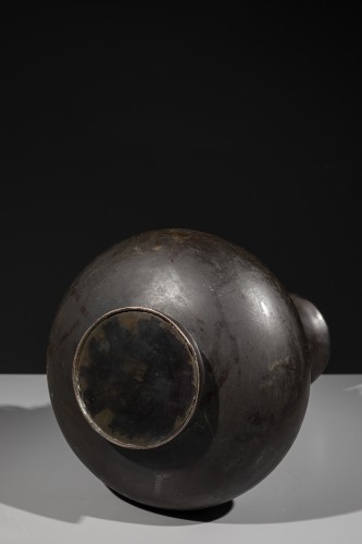 Antiquités - Vase en bronze décoré d’un dragon ryu en relief