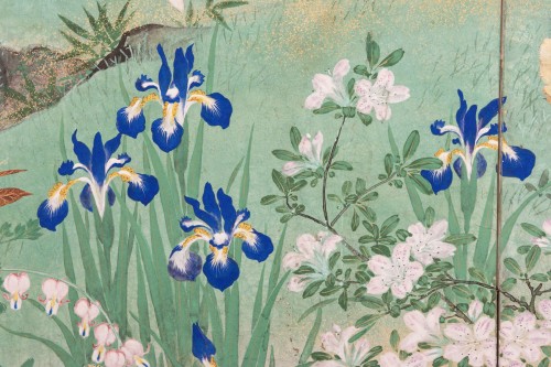 XXe siècle - Paravent à huit panneaux sur fond en feuille d’argent avec une scène printanière