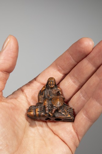 XIXe siècle - Netsuke en bois de buis représentant Ono no Komachi