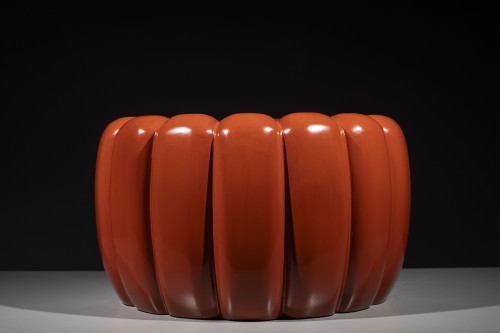 Hibachi japonais en laque rouge modelé en forme de chrysanthème - Arts d