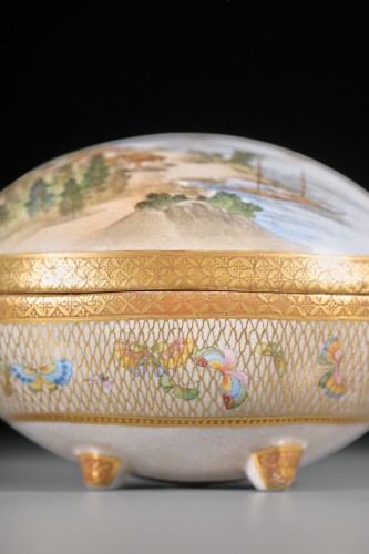 Asian Works of Art  - A Satsuma kogo box in the form of an egg, signed Kinkozan-zo