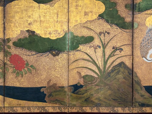 Paravent à six panneaux en feuille d'or avec des grues sous un majestueux pin - 