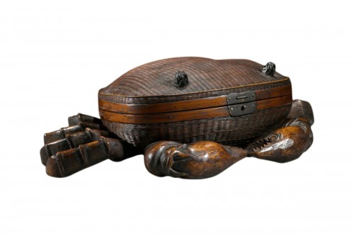 Boîte en bois et bambou tressé en forme de crabe