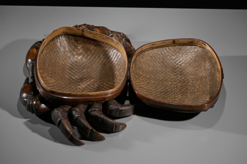  - Boîte en bois et bambou tressé en forme de crabe