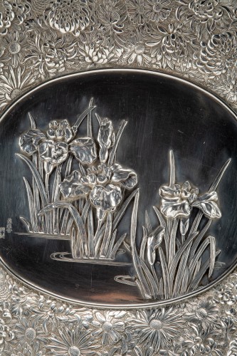 Yoshihiko - A Japanese silver tray - Asian Works of Art Style 