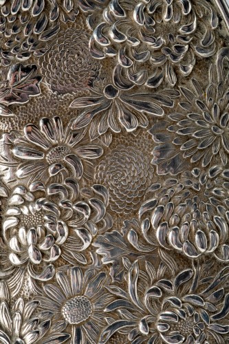 Yoshihiko - A Japanese silver tray - 
