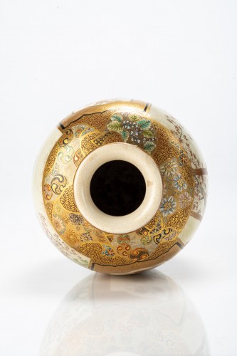Fuzan Ryun - A Japanese Satsuma vase - 