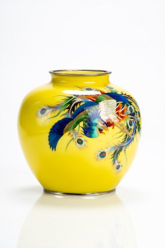 A Japanese Cloisonné vase - Asian Works of Art Style 