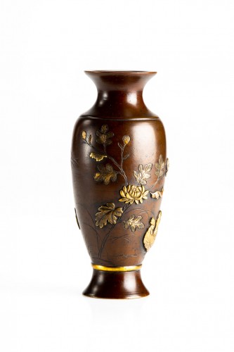 A Japanese baluster-shaped bronze vase - Asian Works of Art Style 