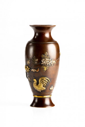 A Japanese baluster-shaped bronze vase - 