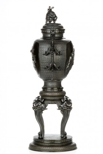 A Japanese large bronze vase - 