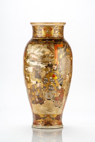Asian Works of Art  - A Large Japanese vase with Samurai