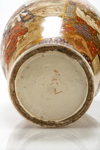 A Large Japanese vase with Samurai - 