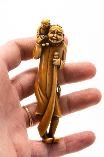 Washujin Kosen – Netsuke japonais étranger avec enfant - Mastromauro Japanese Art