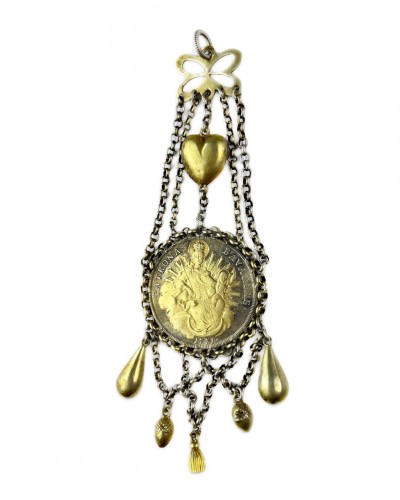 Silver & partially gilt pendant set with a Maximilian III Joseph Thaler