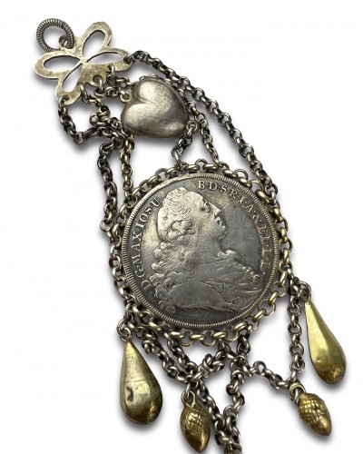 Pendentif en argent et partiellement doré serti d'un Maximilian III Joseph Thaler - Matthew Holder