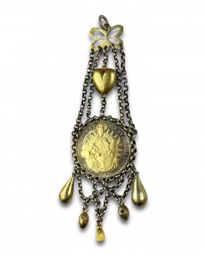 Silver &amp; partially gilt pendant set with a Maximilian III Joseph Thaler - 