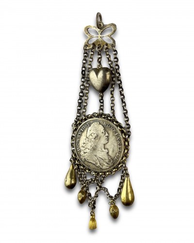 Antiquités - Silver &amp; partially gilt pendant set with a Maximilian III Joseph Thaler
