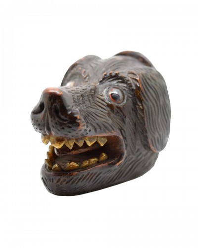 Treen snuff box in the form of a dogs head. Scottish, 19th century.