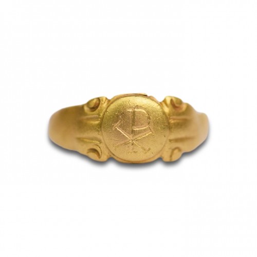 Antiquités - Ancient gold ‘Chi-Rho’ ring, Roman, 3rd - 4th century A.D.  