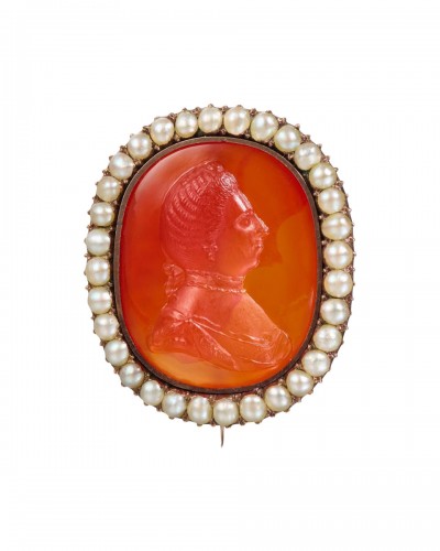 Carnelian cameo probably representing Maria Theresa, Germany 18th century.