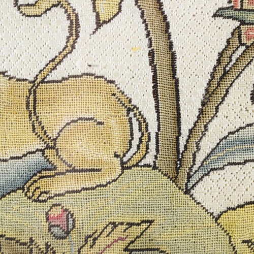  - Panneau de couture décoré d'un Lion parmi des fleurs - Angleterre vers 1700