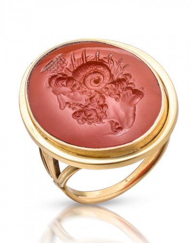 Gold ring set with a carnelian intaglio of Zeus-Ammon - Italy19th centur - Antique Jewellery Style 