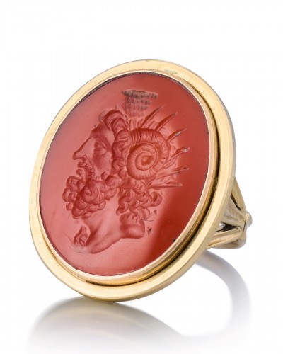 Gold ring set with a carnelian intaglio of Zeus-Ammon - Italy19th centur - 