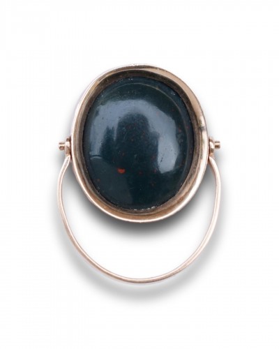 Georgian gold ring with a trigate intaglio - Italy 19th century - 