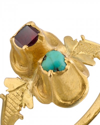 Bijouterie, Joaillerie Bagues - Bague Renaissance en or avec une turquoise et un grenat - France, Angleterre XVIe Siècle