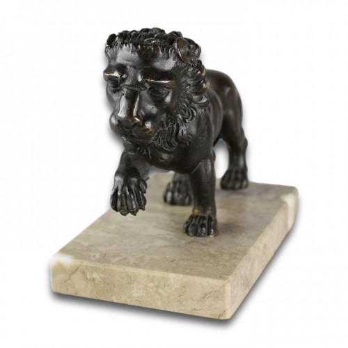 Modèle en bronze d'un Lion Médicis, Italie XVIIIe siècle - Objets de Curiosité Style 