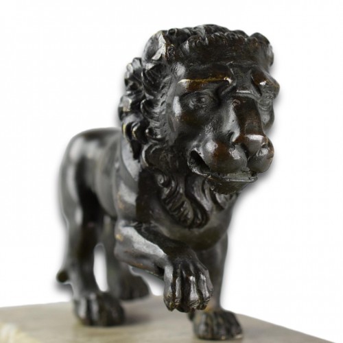 Objets de Curiosité  - Modèle en bronze d'un Lion Médicis, Italie XVIIIe siècle