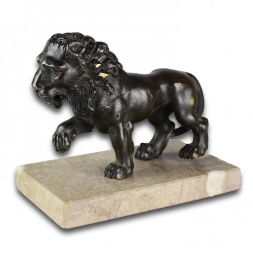 Antiquités - Bronze model of a Medici Lion. Italian, 18th century.