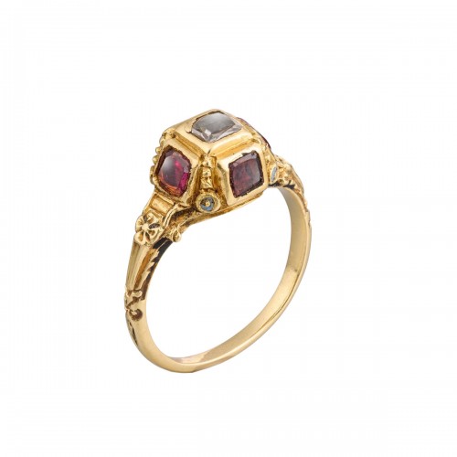 Late Renaissance diamond and garnet ring. Western Europe, 17th century.