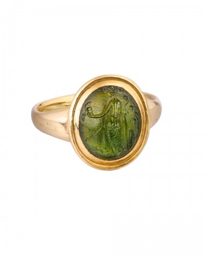 Roman Plasma Intaglio Of Venus Victrix. 1st Century Ad, Ring Is 19th Centur