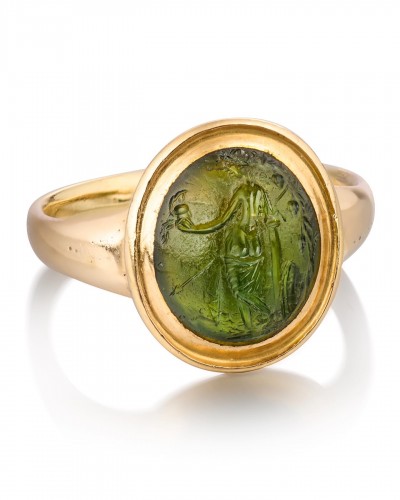 Antique Jewellery  - Roman Plasma Intaglio Of Venus Victrix. 1st Century Ad, Ring Is 19th Centur