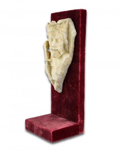 Sculpture  - Fragment d'albâtre de Nottingham d'un roi, Angleterre XVe siècle