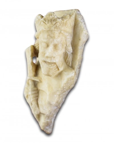 11th to 15th century - Nottingham Alabaster Fragment Of A King Wielding A Sword. English, 15th Cen