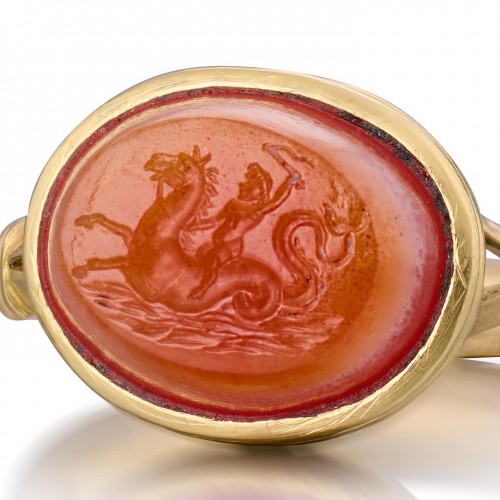 Gold Ring With An Intaglio Of Eros Riding A Hippocampus. 16th /17th Century - Antique Jewellery Style 