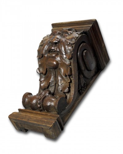 Antiquités - Baroque Oak Bracket Carved With The Head Of A Green Man. Flemish, 17th Cent