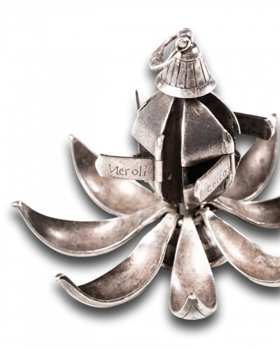 Silver segmented pomander. Italy 17th century - Antique Silver Style 