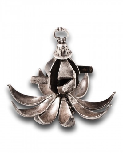 Argenterie et Orfèvrerie  - Pomander en argent, Italie XVIIe siècle