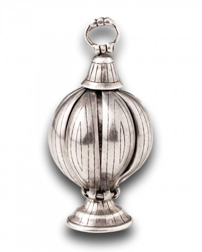 Silver segmented pomander. Italy 17th century - 