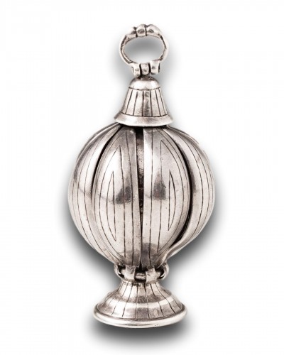 Pomander en argent, Italie XVIIe siècle - Matthew Holder