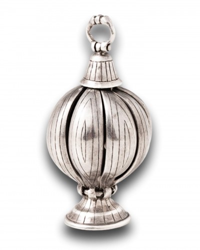 17th century - Silver segmented pomander. Italy 17th century