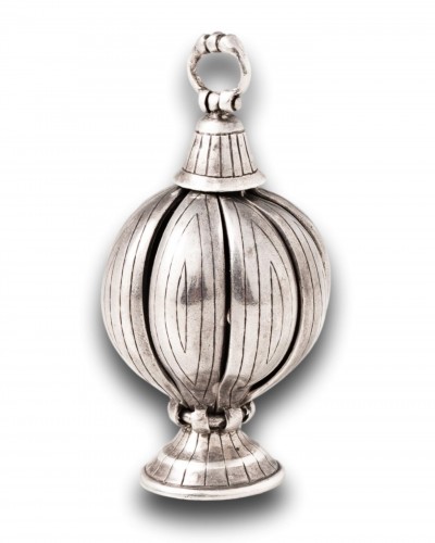 XVIIe siècle - Pomander en argent, Italie XVIIe siècle